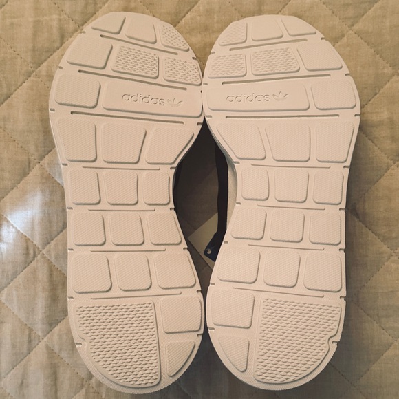 🆕 Adidas Swift Run Sneaker in Core Black with Gold Sparkles. 11M, NWT 🖤🤍///✨ - Picture 9 of 12